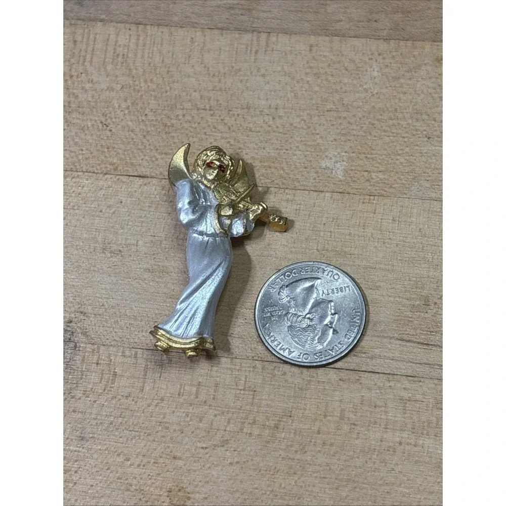 Vintage 1970s RR Roman Angel Violin Brooch Enamel Gold Tone Christmas Pin